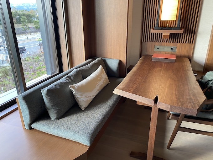 ホテル三井京都のお部屋の机