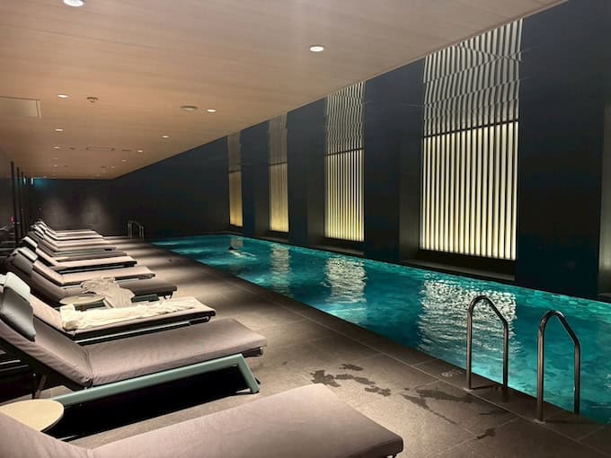 ヒルトン京都のプール